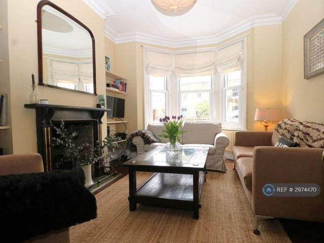 5 bedroom terraced house to rent