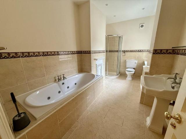 5 bedroom terraced house to rent