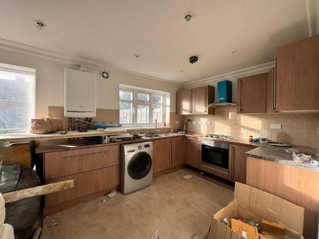 5 bedroom terraced house to rent