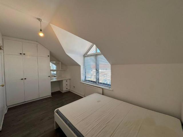 5 bedroom terraced house to rent