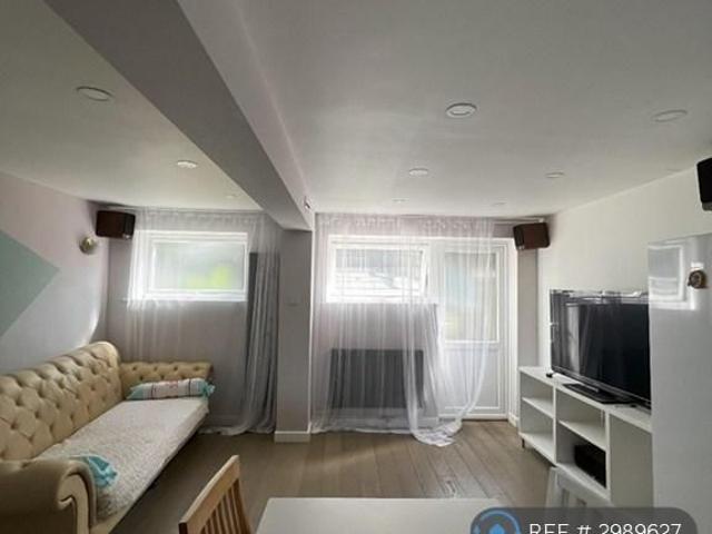 5 bedroom terraced house to rent