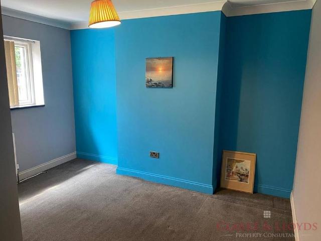 5 bedroom terraced house to rent