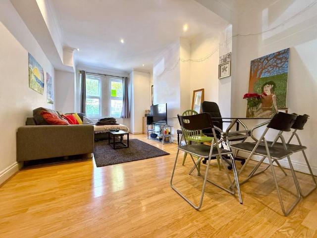 5 bedroom terraced house to rent