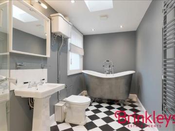 5 bedroom Terraced House to rent