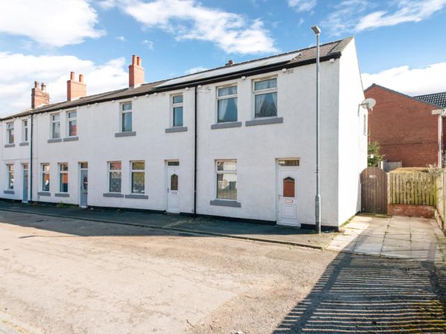 5 bedroom terraced house to rent