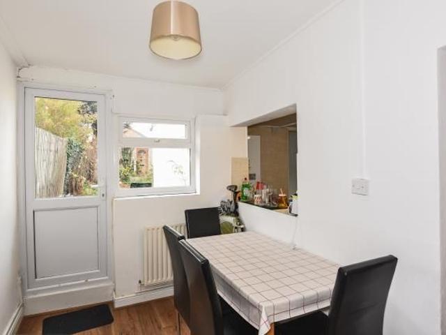 5 bedroom terraced house to rent