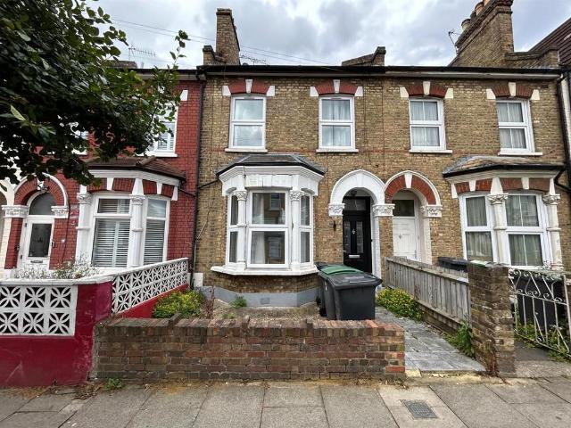 5 bedroom terraced house to rent