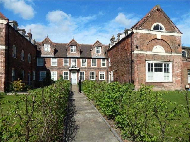 5 bedroom terraced house to rent