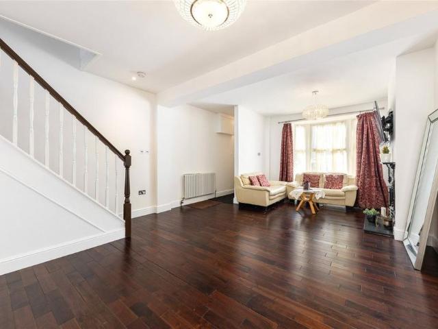 5 bedroom terraced house to rent