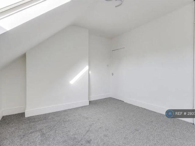 5 bedroom terraced house to rent