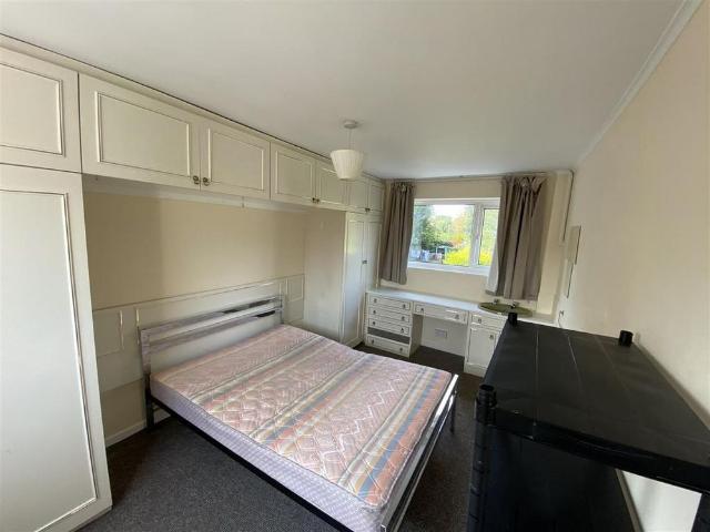 5 bedroom terraced house to rent