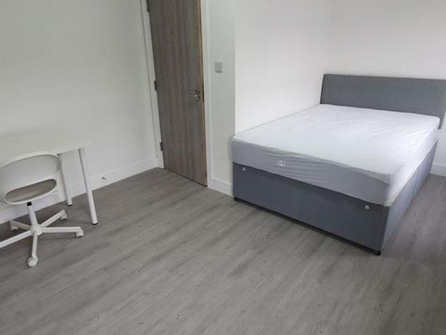 5 bedroom terraced house to rent
