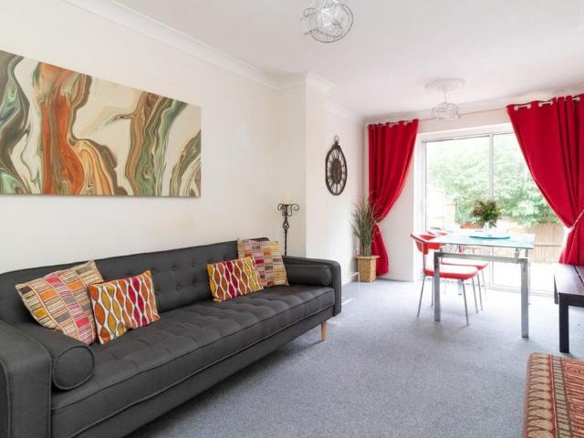 5 bedroom terraced house to rent