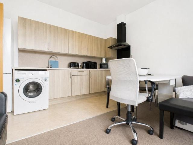 5 bedroom terraced house to rent