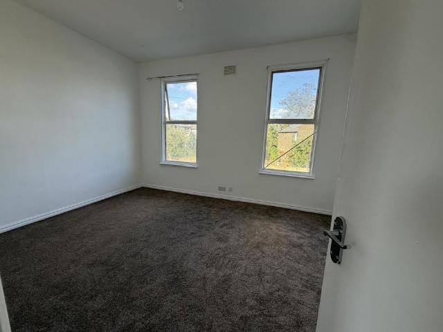 5 bedroom terraced house to rent