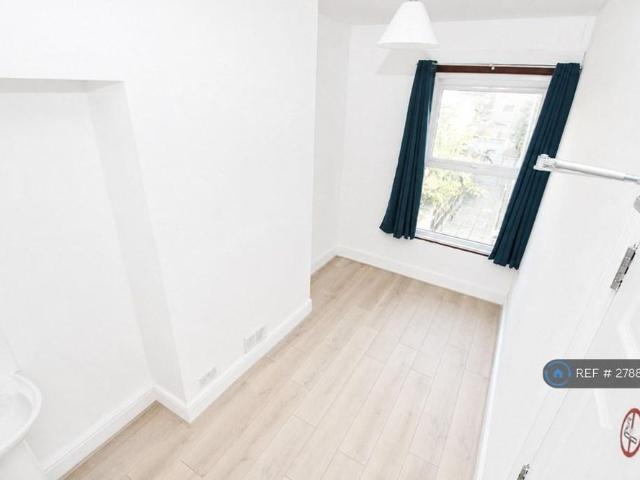 5 bedroom terraced house to rent