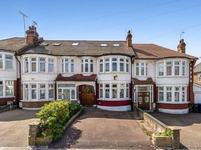 5 bedroom terraced house to rent