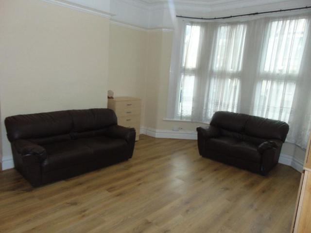 5 bedroom terraced house to rent