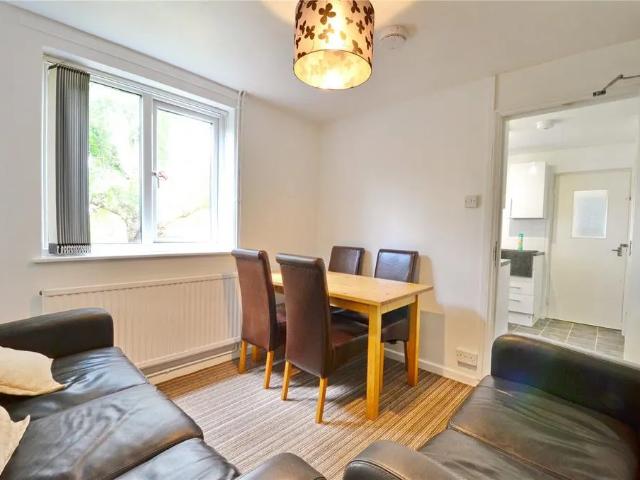5 bedroom terraced house to rent