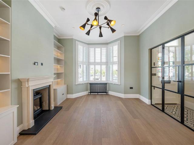 5 bedroom terraced house to rent