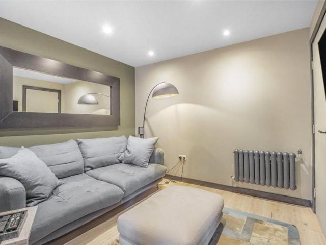 5 bedroom terraced house to rent