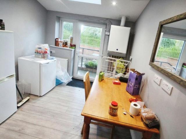 5 bedroom terraced house to rent
