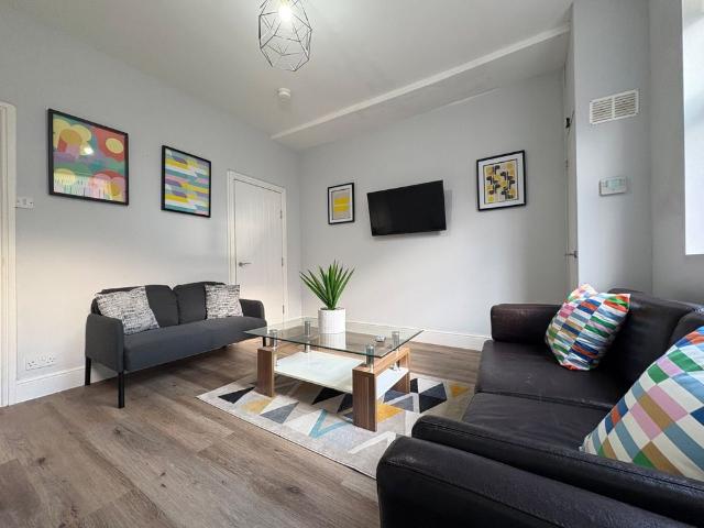 5 bedroom terraced house to rent