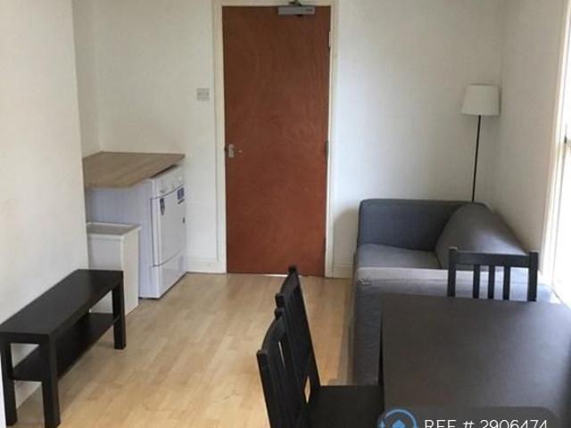 5 bedroom terraced house to rent