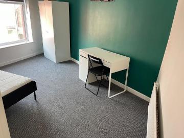 5 bedroom terraced house to rent