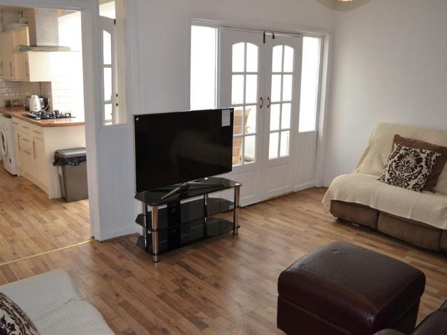 5 bedroom terraced house to rent