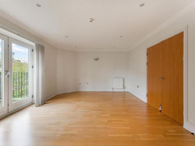 5 bedroom terraced house to rent