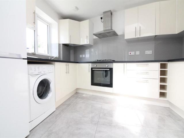 4 bedroom terraced house to rent