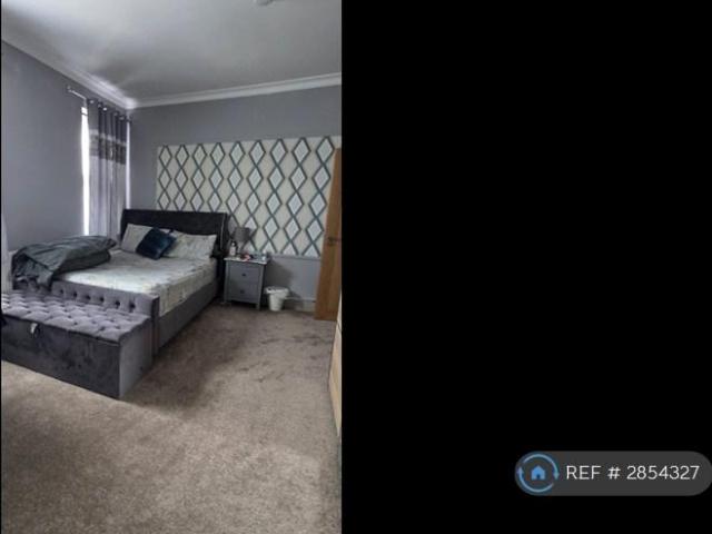 5 bedroom terraced house to rent