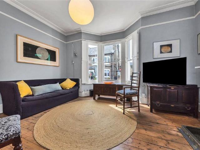 5 bedroom terraced house to rent