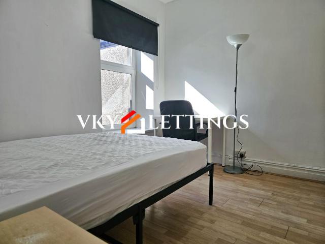 5 bedroom terraced house to rent