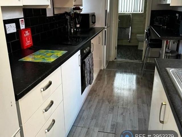 5 bedroom terraced house to rent