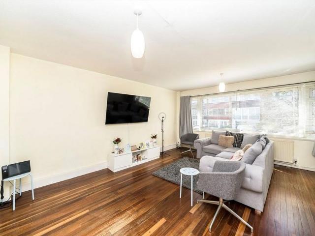 5 bedroom terraced house to rent