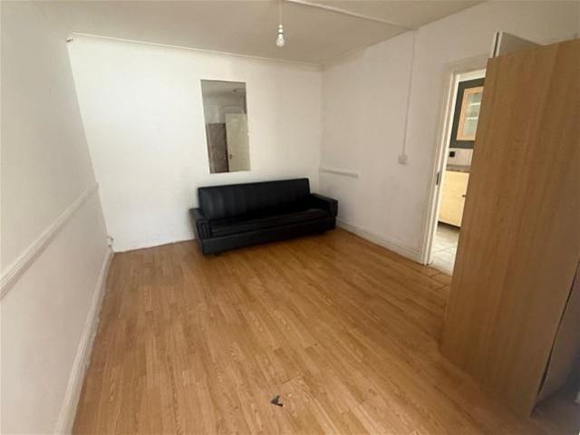 5 bedroom terraced house to rent
