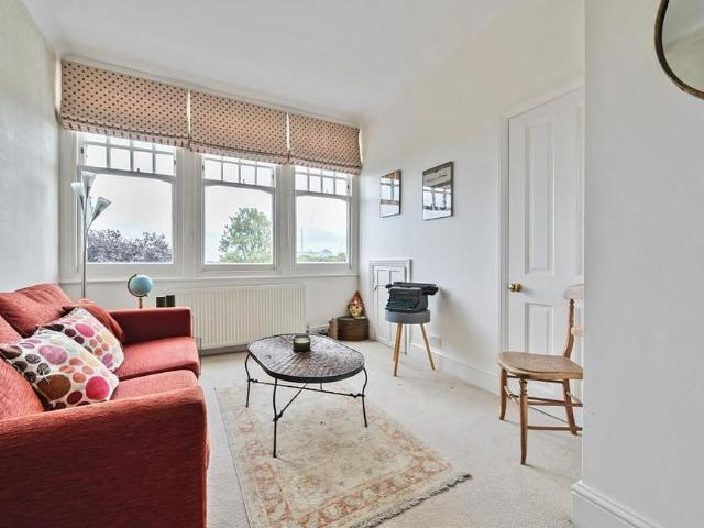 5 bedroom terraced house to rent