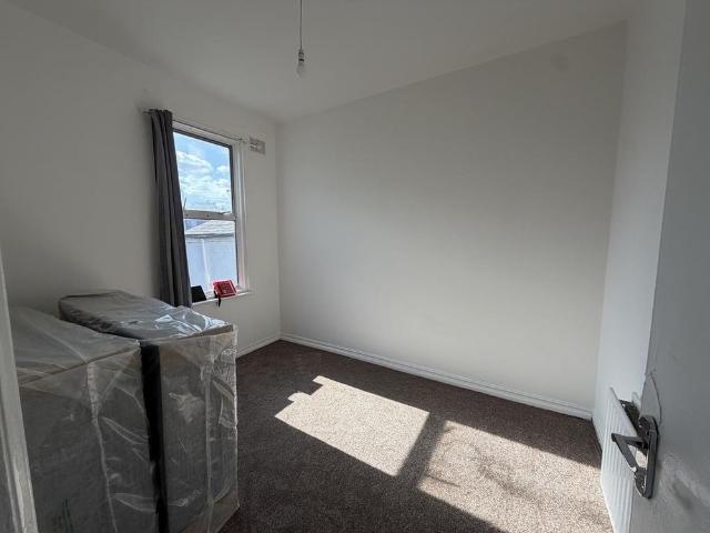 5 bedroom terraced house to rent