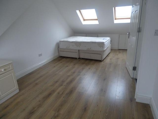 5 bedroom terraced house to rent
