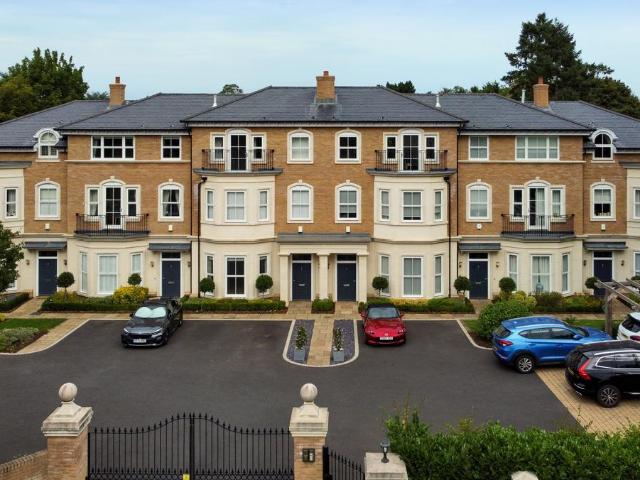 5 bedroom terraced house to rent