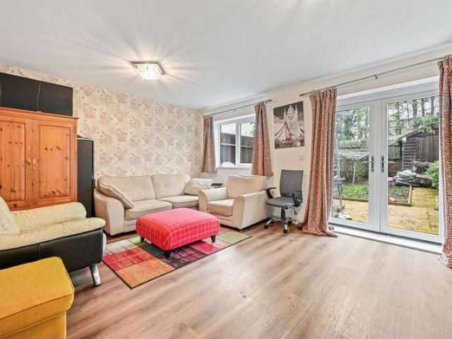 5 bedroom terraced house to rent