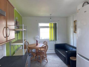 5 bedroom terraced house to rent