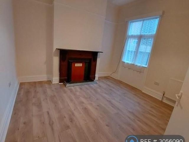 5 bedroom terraced house to rent