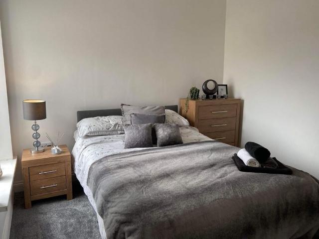 5 bedroom terraced house to rent