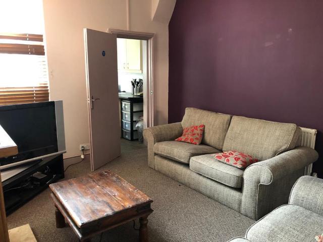5 bedroom terraced house to rent
