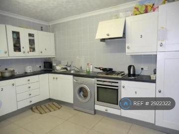 5 bedroom terraced house to rent