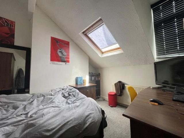 5 bedroom terraced house to rent