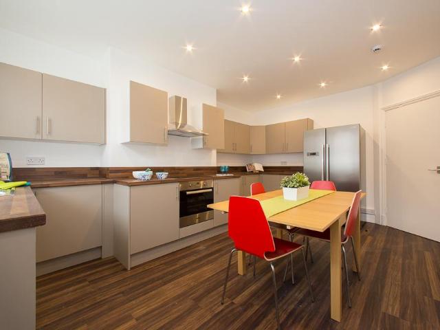 5 bedroom terraced house to rent